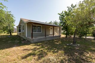 620 Viewpoint Dr, Poteet, TX 78065