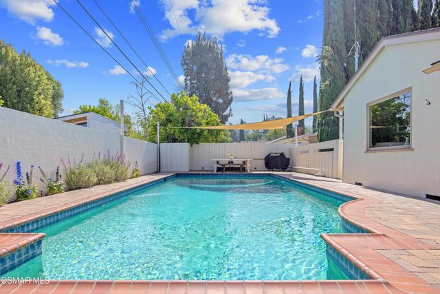 23649 Aetna Street, Woodland Hills, CA 91367