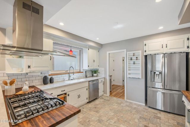 23649 Aetna Street, Woodland Hills, CA 91367