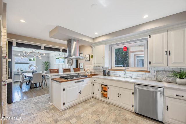 23649 Aetna Street, Woodland Hills, CA 91367