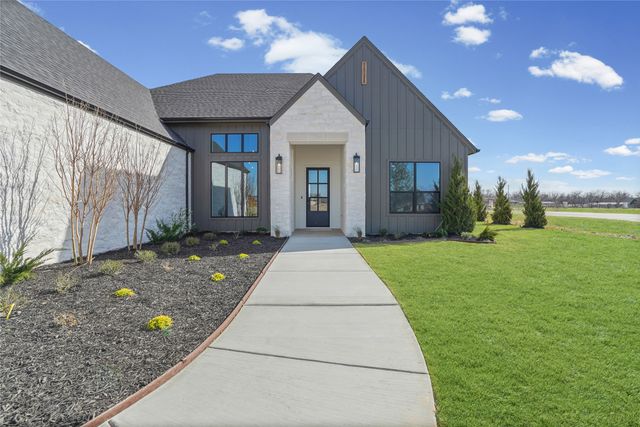 1100 Beginnings Drive, Granbury, TX 76049