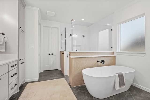 1100 Beginnings Drive, Granbury, TX 76049