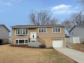 9008 Sycamore Drive, Hickory Hills, IL 60457