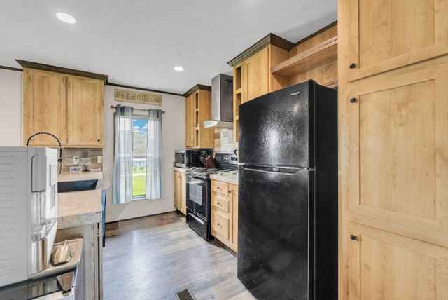 175 Lone Oak Dr, Rickman, TN 38580