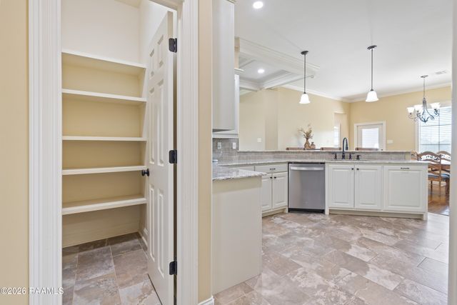 208 Overbrook Drive, Broussard, LA 70518