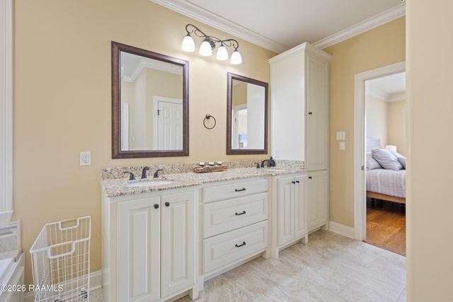 208 Overbrook Drive, Broussard, LA 70518