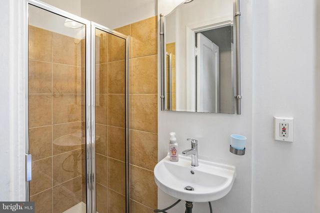 427 INGRAHAM ST NW, Washington, DC 20011