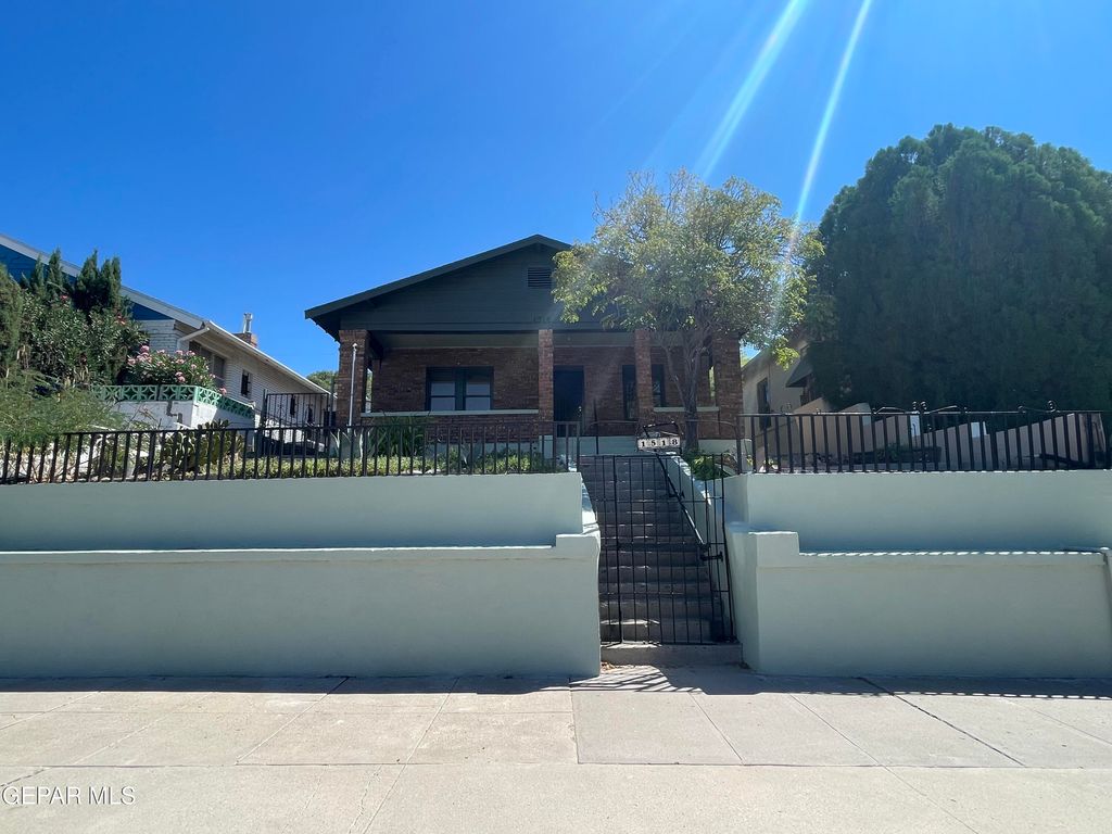 1518 LAWTON Drive, El Paso, TX 79902
