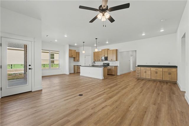 1806 Bugg Street, Pea Ridge, AR 72751