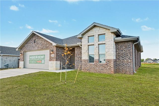 1806 Bugg Street, Pea Ridge, AR 72751