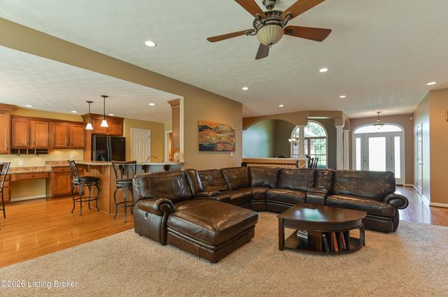 367 Arbor Green Way, Fisherville, KY 40023