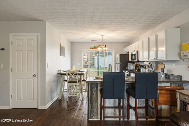 6213 Forsythia Ln, Louisville, KY 40229