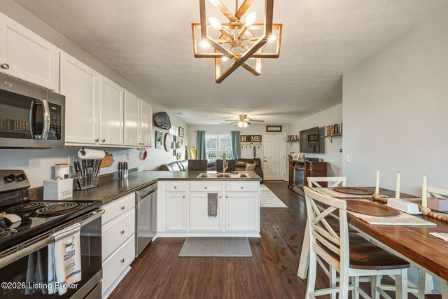 6213 Forsythia Ln, Louisville, KY 40229