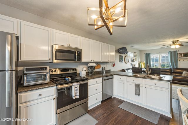 6213 Forsythia Ln, Louisville, KY 40229