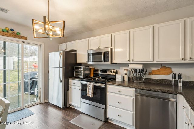 6213 Forsythia Ln, Louisville, KY 40229