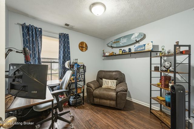 6213 Forsythia Ln, Louisville, KY 40229