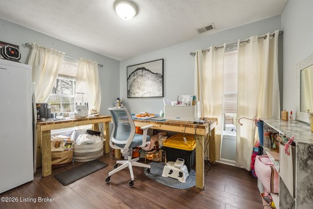 6213 Forsythia Ln, Louisville, KY 40229