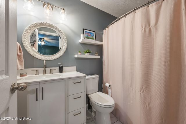 6213 Forsythia Ln, Louisville, KY 40229