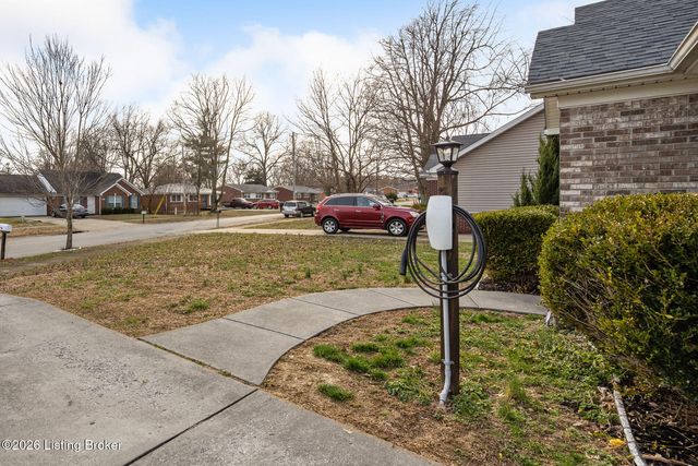 6213 Forsythia Ln, Louisville, KY 40229