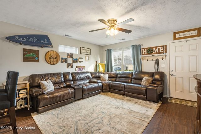 6213 Forsythia Ln, Louisville, KY 40229