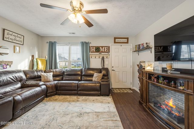 6213 Forsythia Ln, Louisville, KY 40229