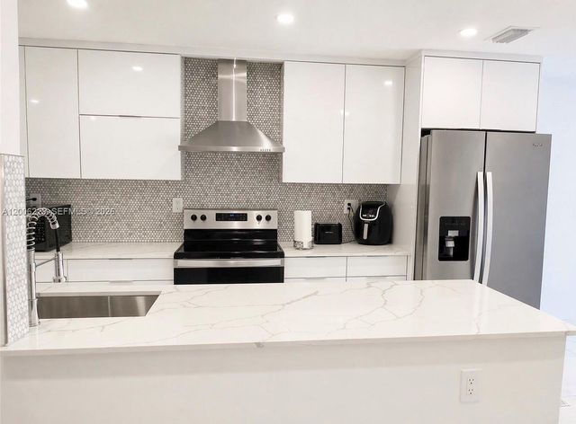 8224 NW 9th Ct 3, Plantation, FL 33324