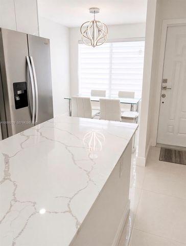 8224 NW 9th Ct 3, Plantation, FL 33324