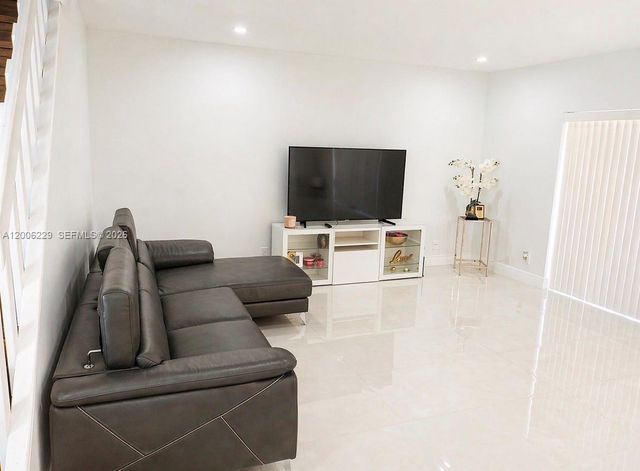 8224 NW 9th Ct 3, Plantation, FL 33324