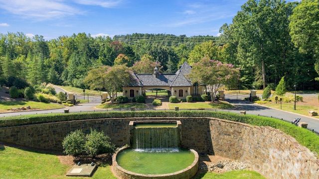 1021 Hartshaw Court, Belmont, NC 28012