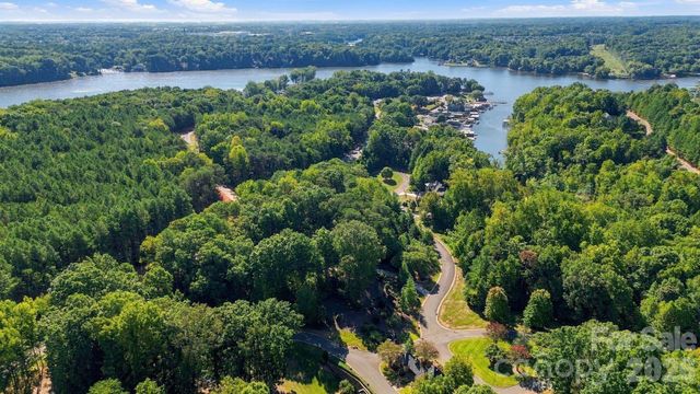 1021 Hartshaw Court, Belmont, NC 28012