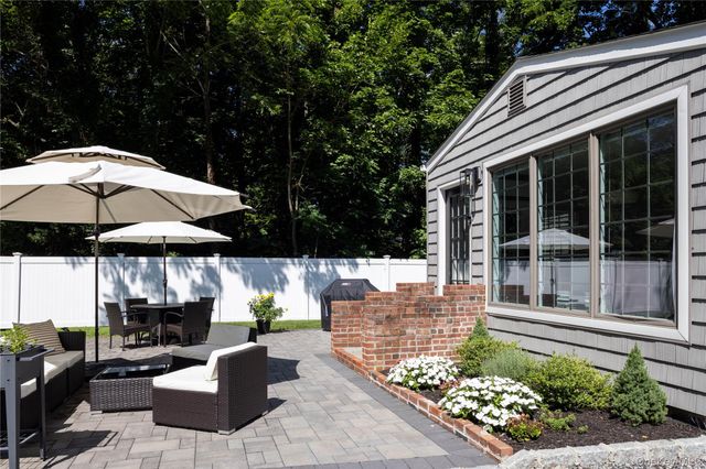 25 Clearfield Place, Huntington, NY 11743