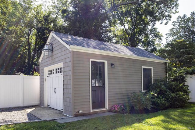 25 Clearfield Place, Huntington, NY 11743