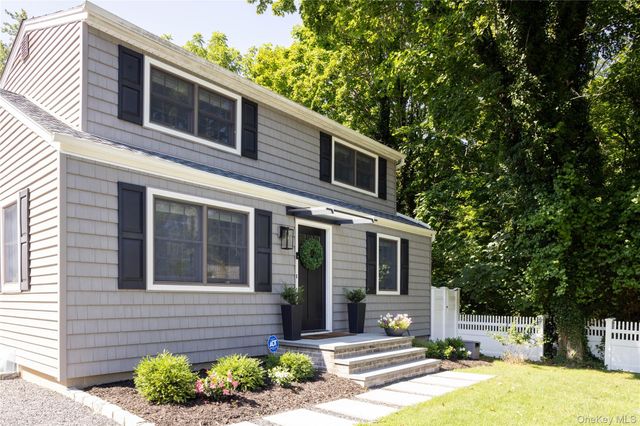 25 Clearfield Place, Huntington, NY 11743