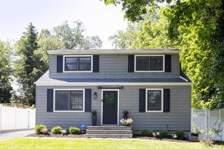 25 Clearfield Place, Huntington, NY 11743