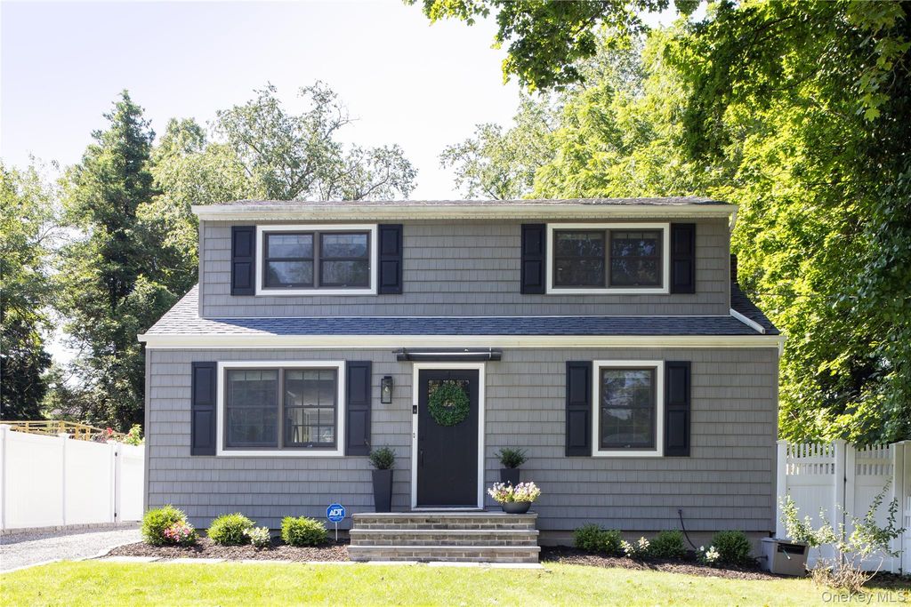 25 Clearfield Place, Huntington, NY 11743