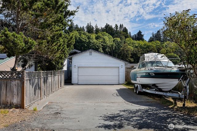 3705 Steelhead Drive, Greenbank, WA 98253