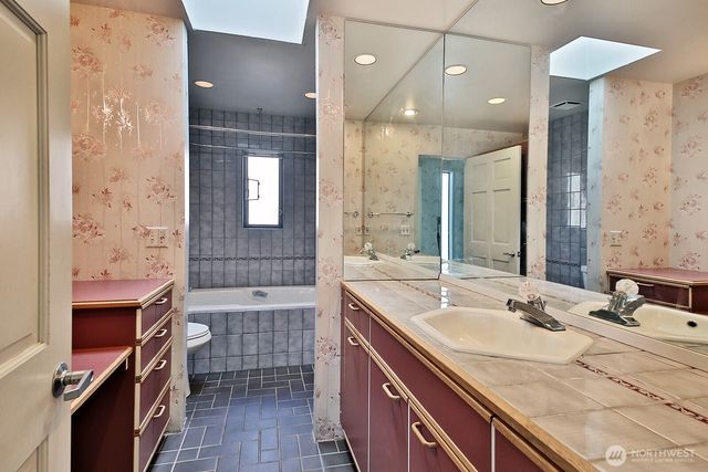 3705 Steelhead Drive, Greenbank, WA 98253