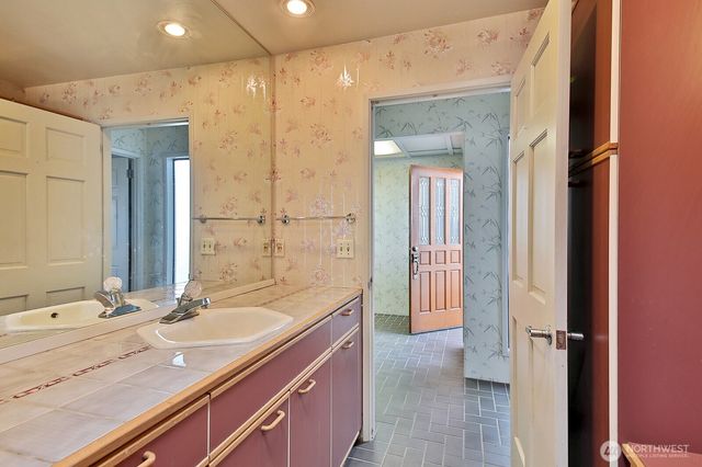 3705 Steelhead Drive, Greenbank, WA 98253