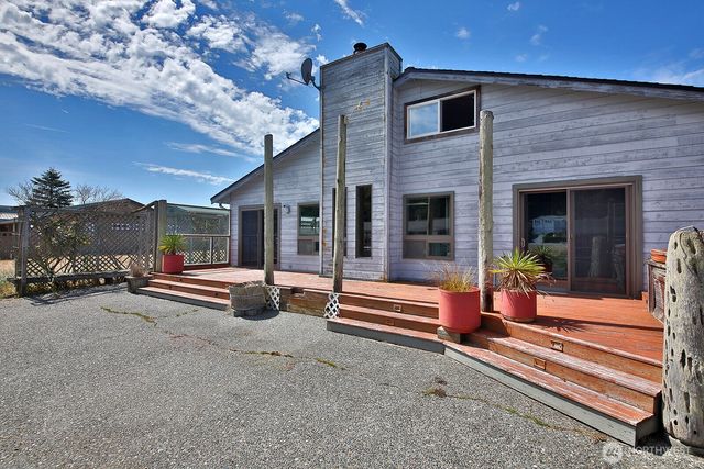 3705 Steelhead Drive, Greenbank, WA 98253
