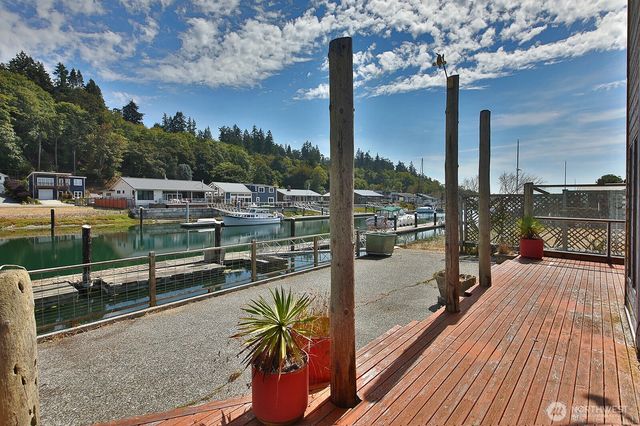 3705 Steelhead Drive, Greenbank, WA 98253