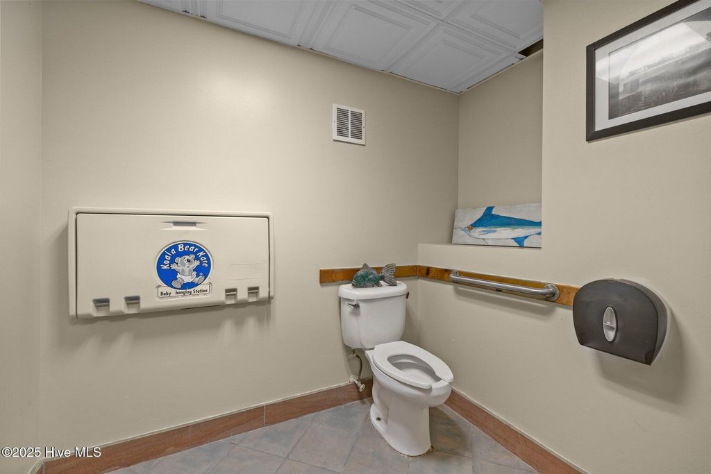 Image 12 of property listing at 509 Front Street, Beaufort, NC 28516