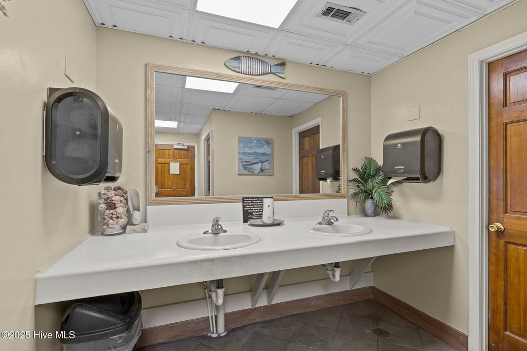 Image 13 of property listing at 509 Front Street, Beaufort, NC 28516