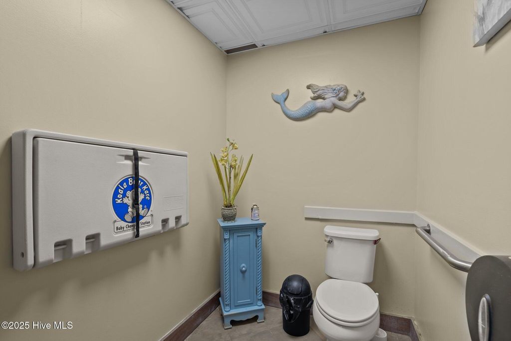 Image 14 of property listing at 509 Front Street, Beaufort, NC 28516