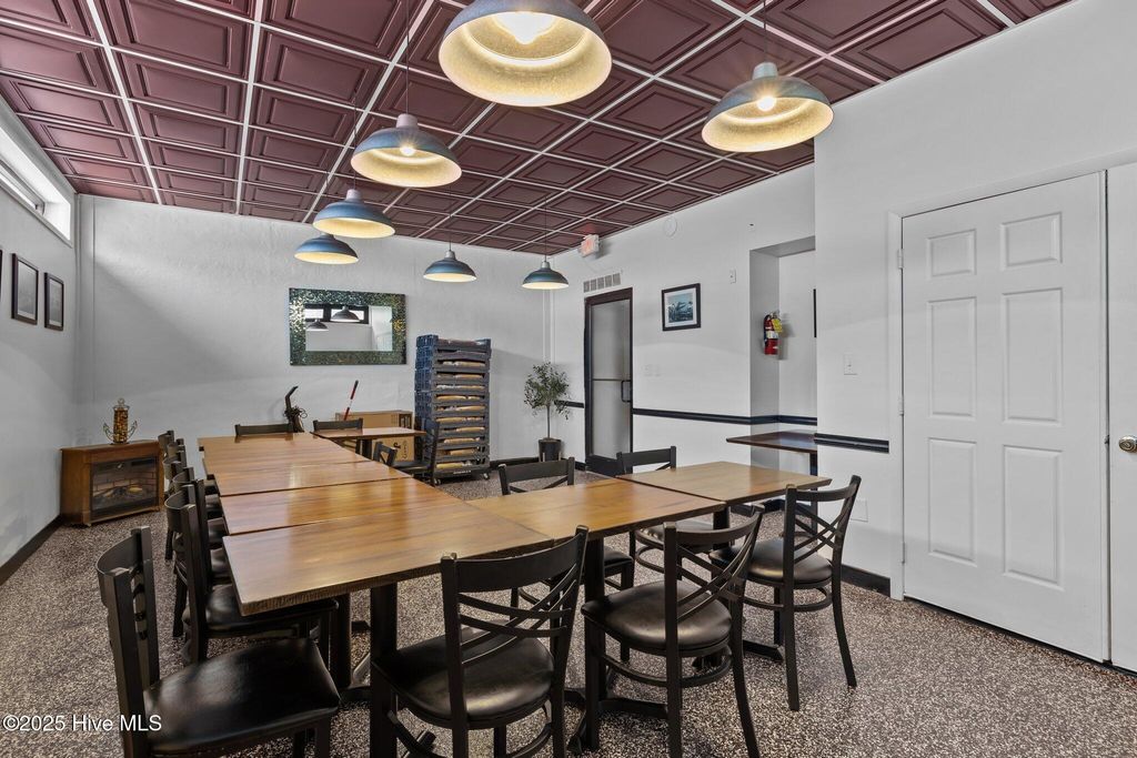 Image 4 of property listing at 509 Front Street, Beaufort, NC 28516