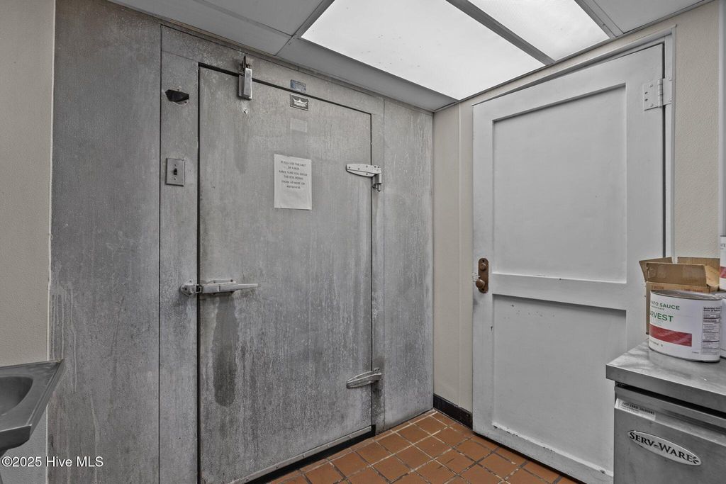 Image 5 of property listing at 509 Front Street, Beaufort, NC 28516