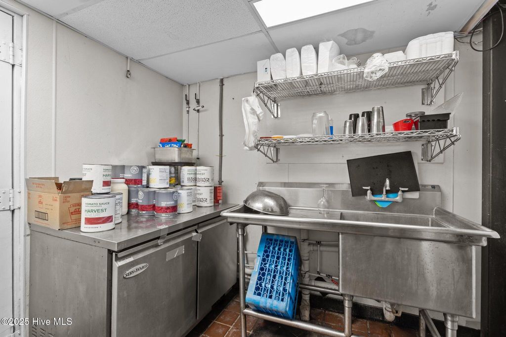 Image 6 of property listing at 509 Front Street, Beaufort, NC 28516