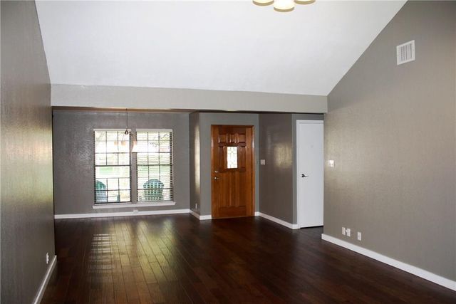 309 Juniper DR, Mountain City, TX 78610