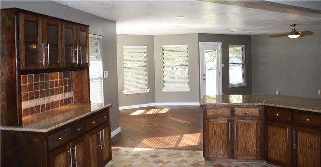 309 Juniper DR, Mountain City, TX 78610