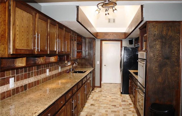 309 Juniper DR, Mountain City, TX 78610