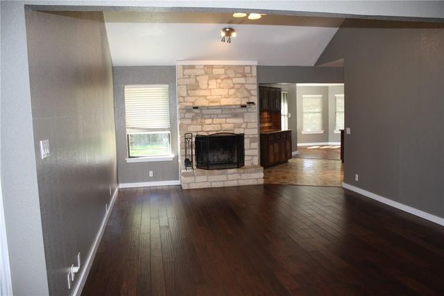 309 Juniper DR, Mountain City, TX 78610